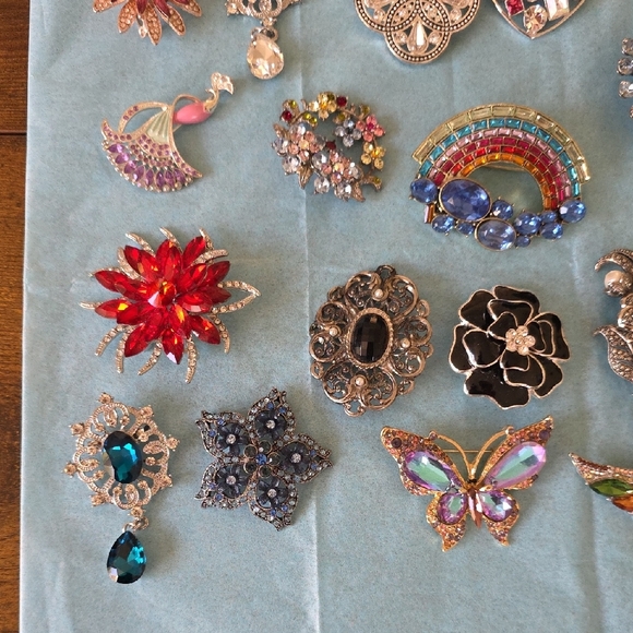 Colorful Brooch Collection - Picture 4 of 5